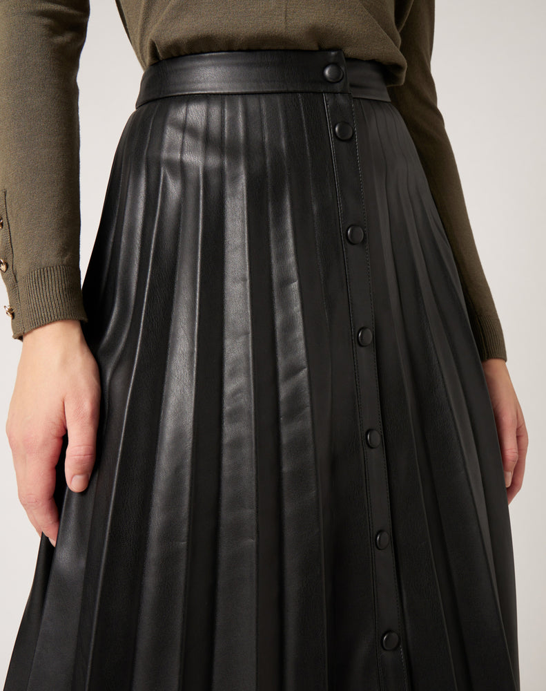 Falda plisada efecto piel Color Negro | Faldas Mujer NafNaf España